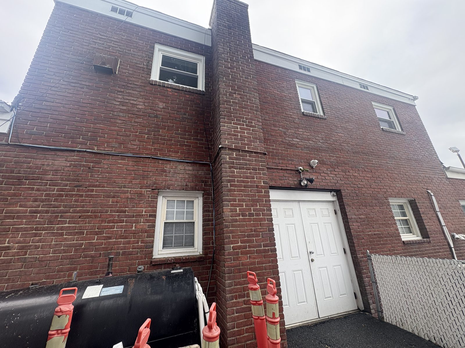 Brick commercial building exterior cleaning